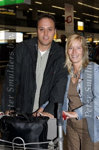 Schiphol 24 juli 2005
Frans Bauer vertrekt naar Zuid Afrika. Mariska brengt hem weg.