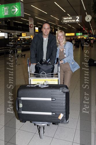 Schiphol 24 juli 2005
Frans Bauer vertrekt naar Zuid Afrika. Mariska brengt hem weg.