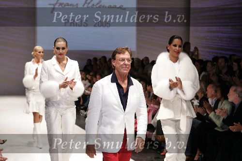 Amsterdam  28 juli 2005
Frans Molenaar modeshow bij amsterdam fashion week bij westergasfabriek.