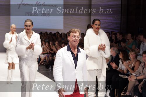 Amsterdam  28 juli 2005
Frans Molenaar modeshow bij amsterdam fashion week bij westergasfabriek.