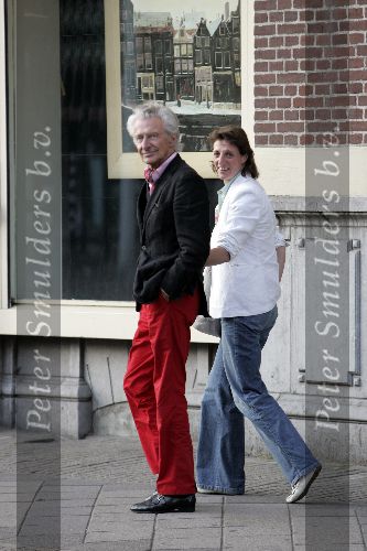 Amsterdam 23 juli 2005
Harry mulisch met vrouw op pc hooftstraat