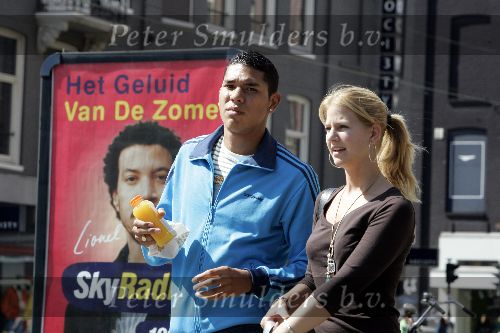 Amsterdam 30 juli 2005
Hedwiges Maduro aan het winkelen met zijn vriendin in Amsterdam