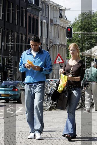 Amsterdam 30 juli 2005
Hedwiges Maduro aan het winkelen met zijn vriendin in Amsterdam