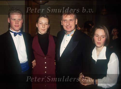 10 Maart 1993
Henny huisman met zijn vrouw Lia en 2 dochters