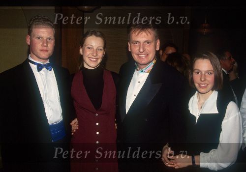 10 Maart 1993
Henny huisman met zijn vrouw Lia en 2 dochters