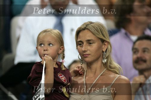 Amsterdam 29 juli 2005
Ajax tournooi in de Arenea. Ajax-Arsenal.
Vader en Moeder Dennis Bergkamp met Yasmin   Mitchell Estelle Saffon en Henriette Bergkamp.