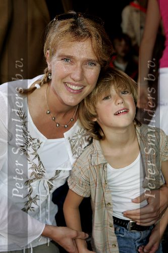 Amsterdam 10 juli 2005
Premiere Zoop in Tuschinski.
Ingeborg Wieten met zoontje