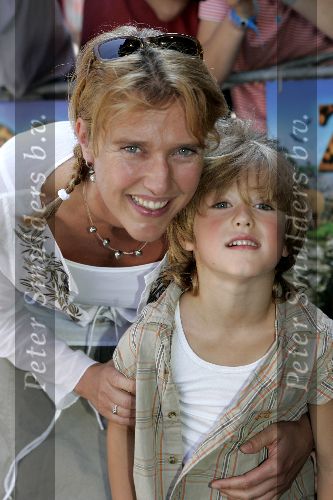 Amsterdam 10 juli 2005
Premiere Zoop in Tuschinski.
Ingeborg Wieten met zoontje