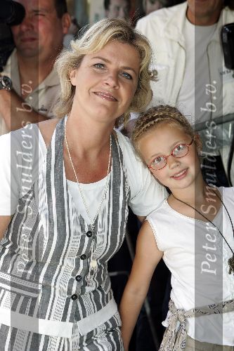 Amsterdam 10 juli 2005
Premiere Zoop in Tuschinski.
Irene Moors met dochter