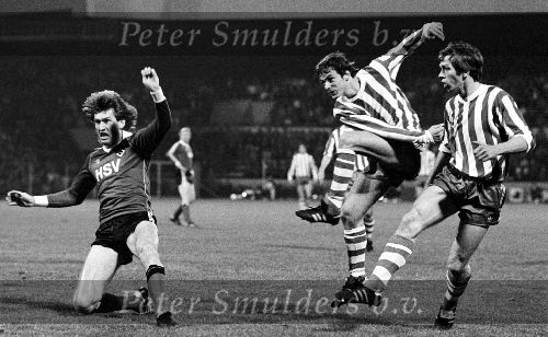 Jan Poortvliet  in aktie tegen HSV
Verder op de foto Paul Postuma


PETER SMULDERS BV