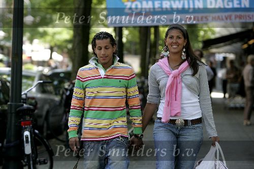 Amsterdam 30 juli 2005
Jody Bernal en Shanne Breukhoven op cornelis schuytstraat