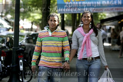 Amsterdam 30 juli 2005
Jody Bernal en Shanne Breukhoven op cornelis schuytstraat