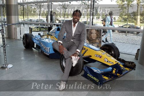 Amsterdam 30 juli 2005
Beurs mode accecoires.
John Williams  met formule 1 auto