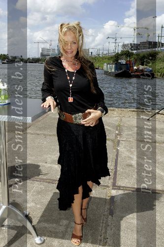 Amsterdam 19 juli 2005
Perspresentatie SBS6 Net5 en Veronica .
Marlayne Sahupala