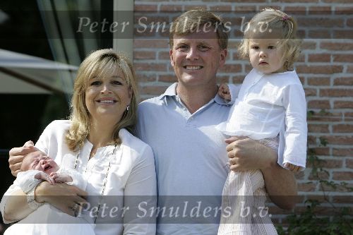 Wassenaar 17 juli 2005
Fotomoment met Maxima Amalia Prins Willem Alexander en Alexia bij hun woning \
