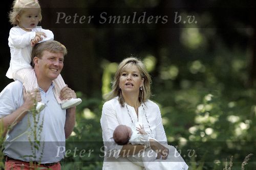 Wassenaar 17 juli 2005
Fotomoment met Maxima Amalia Prins Willem Alexander en Alexia bij hun woning \