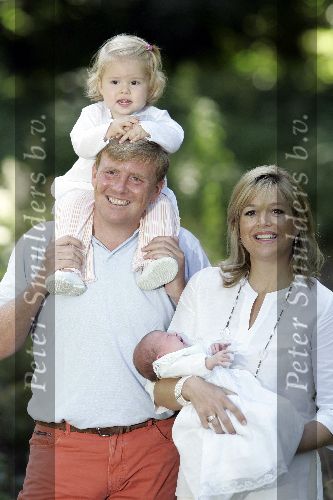 Wassenaar 17 juli 2005
Fotomoment met Maxima Amalia Prins Willem Alexander en Alexia bij hun woning \