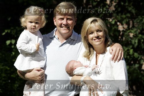 Wassenaar 17 juli 2005
Fotomoment met Maxima Amalia Prins Willem Alexander en Alexia bij hun woning \