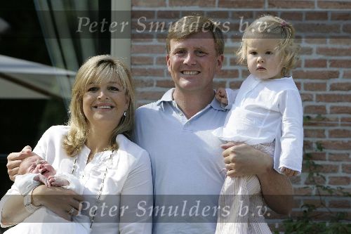 Wassenaar 17 juli 2005
Fotomoment met Maxima Amalia Prins Willem Alexander en Alexia bij hun woning \