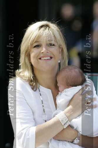 Wassenaar 17 juli 2005
Fotomoment met Maxima Amalia Prins Willem Alexander en Alexia bij hun woning \