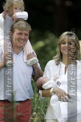 Wassenaar 17 juli 2005
Fotomoment met Maxima Amalia Prins Willem Alexander en Alexia bij hun woning \