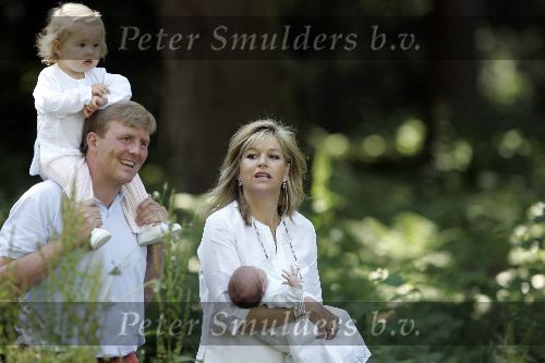 Wassenaar 17 juli 2005
Fotomoment met Maxima Amalia Prins Willem Alexander en Alexia bij hun woning \