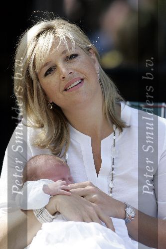 Wassenaar 17 juli 2005
Fotomoment met Maxima Amalia Prins Willem Alexander en Alexia bij hun woning \