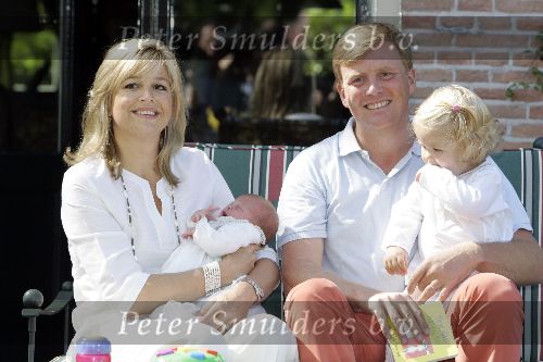 Wassenaar 17 juli 2005
Fotomoment met Maxima Amalia Prins Willem Alexander en Alexia bij hun woning \