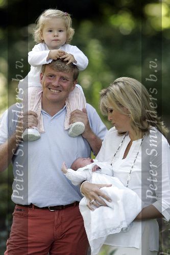 Wassenaar 17 juli 2005
Fotomoment met Maxima Amalia Prins Willem Alexander en Alexia bij hun woning \