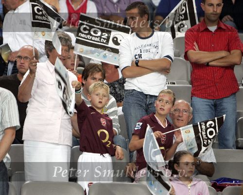 Amsterdam 29 juli 2005
Ajax tournooi in de Arenea. Ajax-Arsenal.
Vader en Moeder Dennis Bergkamp met Yasmin   Mitchell Estelle Saffon en Henriette Bergkamp.