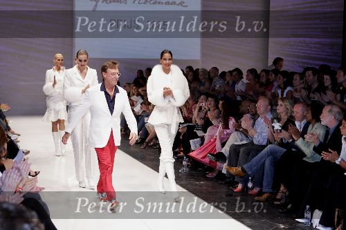 Amsterdam  28 juli 2005
Frans Molenaar modeshow bij amsterdam fashion week bij westergasfabriek. Mart Visser in publiek