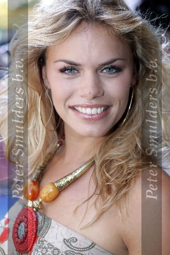 Amsterdam 10 juli 2005
Premiere Zoop in Tuschinski.
Nicolette  v Dam