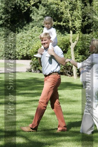 Wassenaar 17 juli 2005
Fotomoment met Maxima Amalia Prins Willem Alexander en Alexia bij hun woning \