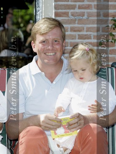 Wassenaar 17 juli 2005
Fotomoment met Maxima Amalia Prins Willem Alexander en Alexia bij hun woning \