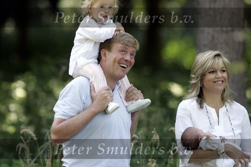 Wassenaar 17 juli 2005
Fotomoment met Maxima Amalia Prins Willem Alexander en Alexia bij hun woning \