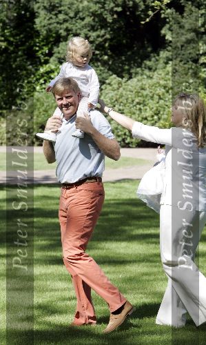 Wassenaar 17 juli 2005
Fotomoment met Maxima Amalia Prins Willem Alexander en Alexia bij hun woning \