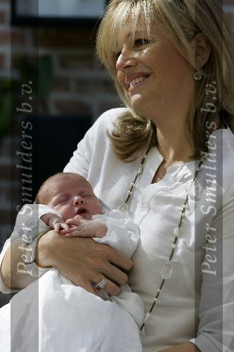 Wassenaar 17 juli 2005
Fotomoment met Maxima Amalia Prins Willem Alexander en Alexia bij hun woning \