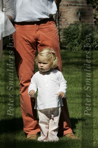 Wassenaar 17 juli 2005
Fotomoment met Maxima Amalia Prins Willem Alexander en Alexia bij hun woning \