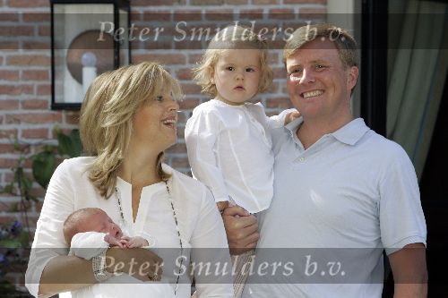 Wassenaar 17 juli 2005
Fotomoment met Maxima Amalia Prins Willem Alexander en Alexia bij hun woning \