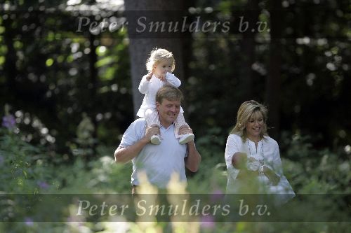 Wassenaar 17 juli 2005
Fotomoment met Maxima Amalia Prins Willem Alexander en Alexia bij hun woning \