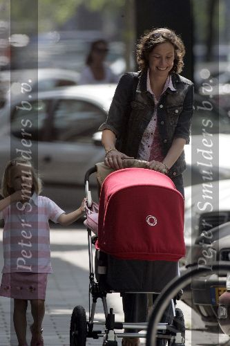 Amsterdam 13 juli 2005
Prinses Marilene met Anna v Vollenhoven Lucas v Vollenhoven en kinderwagen met Felicia