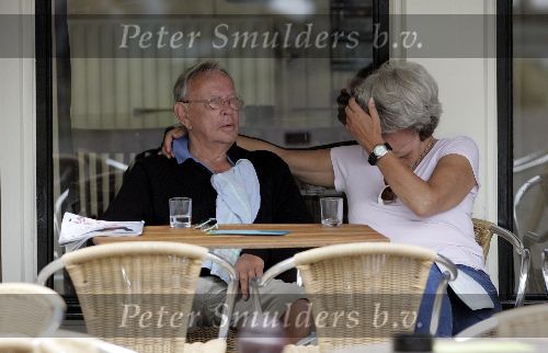 Amsterdam  28 juli 2005
Rijk de Gooijer op terras met zijn vriendin Nel.