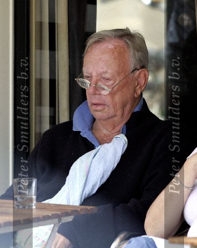 Amsterdam  28 juli 2005
Rijk de Gooijer op terras met zijn vriendin Nel.