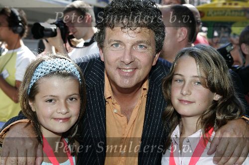 Amsterdam 10 juli 2005
Premiere Zoop in Tuschinski.
Robert ten Brink meers dochters