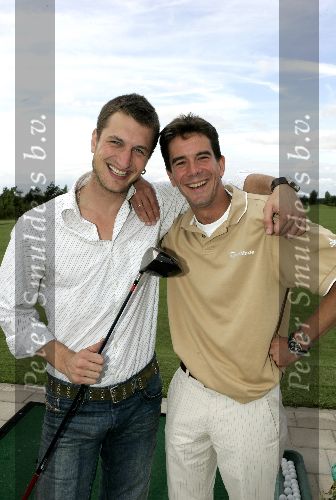 Halfweg, 26 Juli 2005 Golfclub Houtrak
Demonstratie en clubfitting van TaylorMade
Op de foto acteur Sebastiaan Labrie van GTST in aktie op de drivingrange met Adidas TaylorMade verkoper Gerrit v Dockum