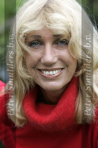 Warmenhuizen 22 juli 2005
Sjoukje Smit in haar tuin.