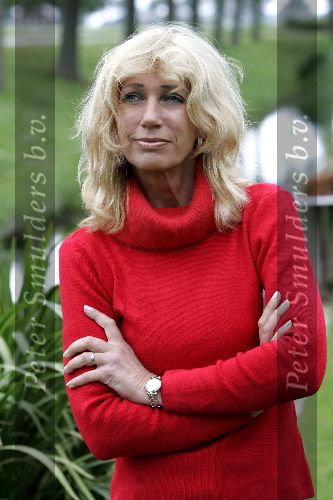 Warmenhuizen 22 juli 2005
Sjoukje Smit in haar tuin.