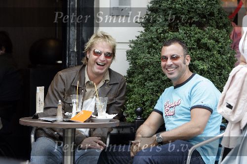 Amsterdam 16 juli 2005
Tony Neef en Stephen Stephanou op teras op pc hooftstraat
