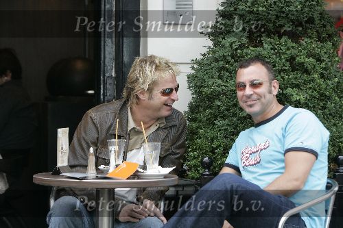 Amsterdam 16 juli 2005
Tony Neef en Stephen Stephanou op teras op pc hooftstraat
