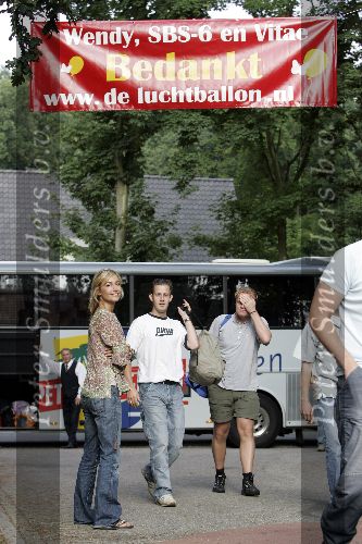 Ossendrecht 16 juli 2005
10 jarig betsaan SBS6. Al het personeel en presentatoren verbouwen astma vakantieresort de luchtballon.
Wendy v Dijk